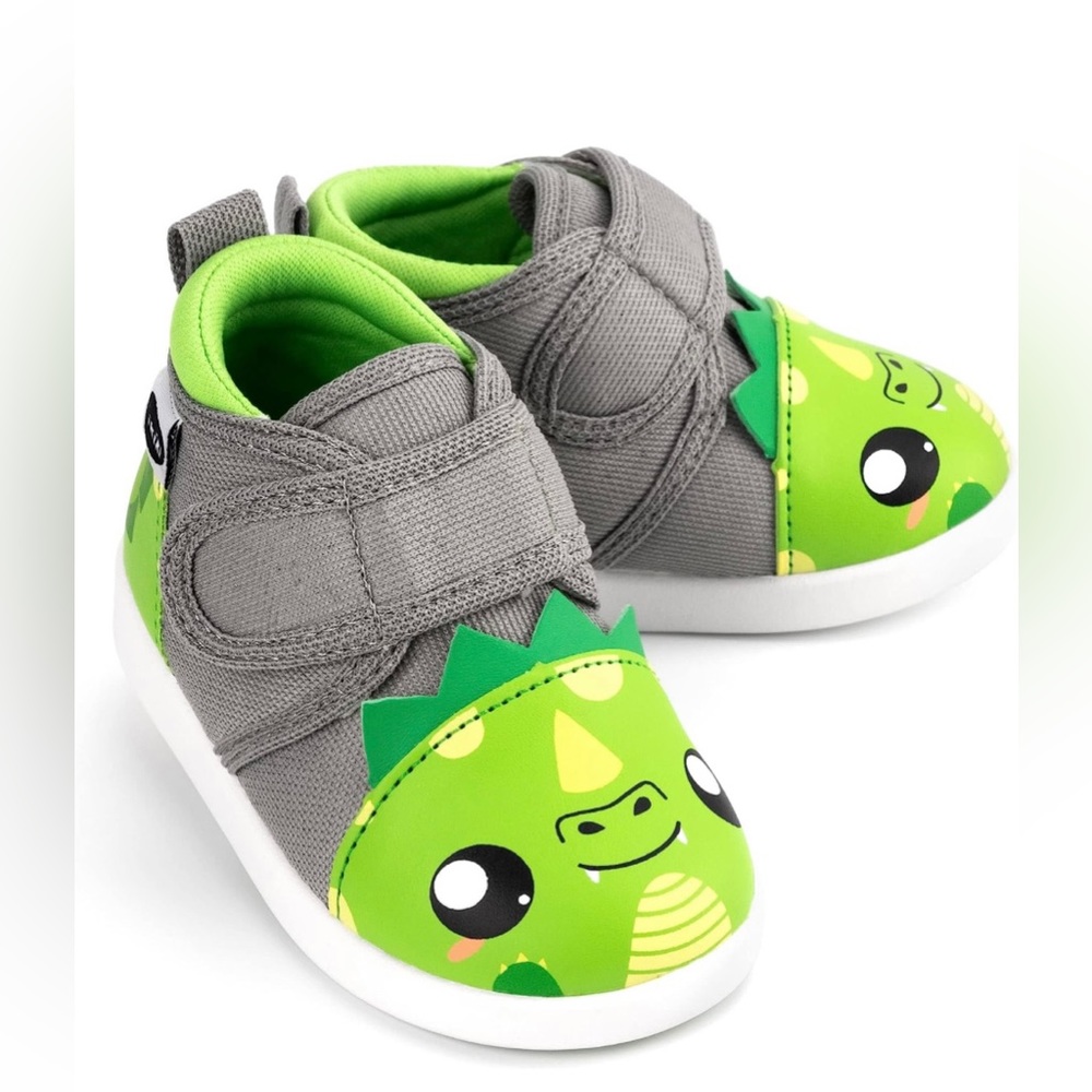 Toddler Squeaky shoes size 6c